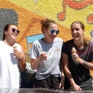 Meet your Posher, Caitlin